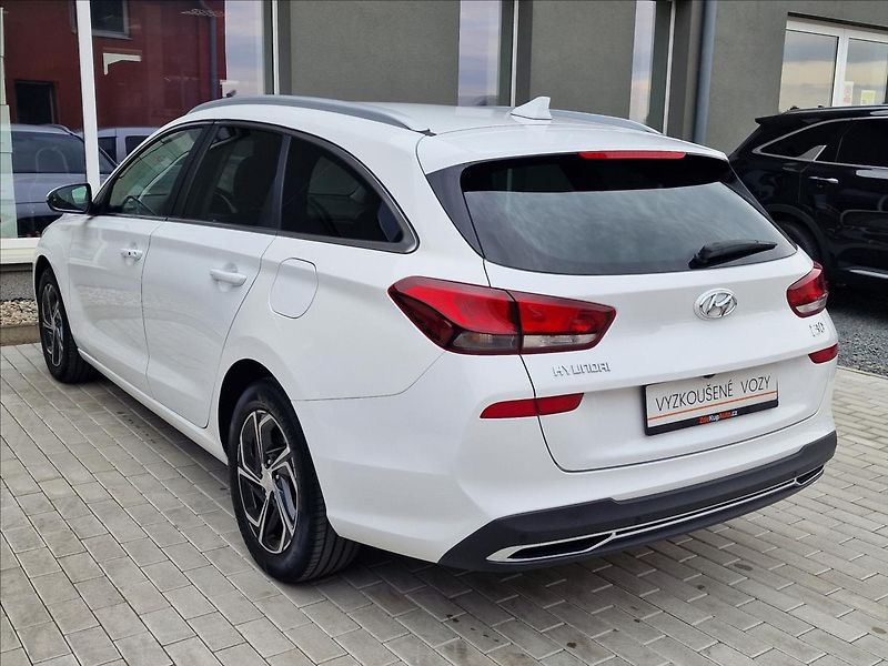 Hyundai i30 1.0 T-GDI Comfort,ČR,1.Maj. - fotka 8 z 49