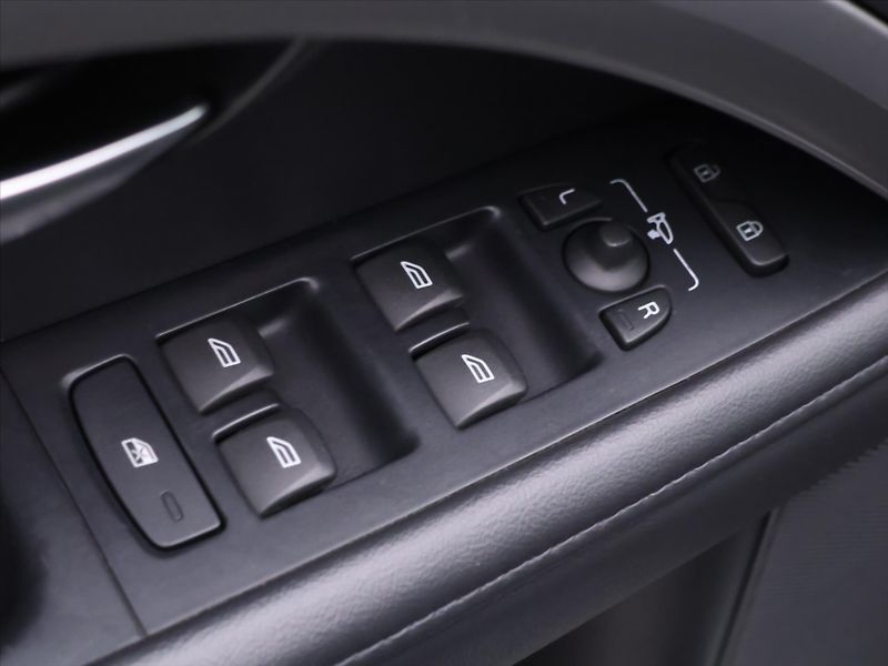 Volvo S80 2,4 D5 158kW DPH Aut. - fotka 15 z 31