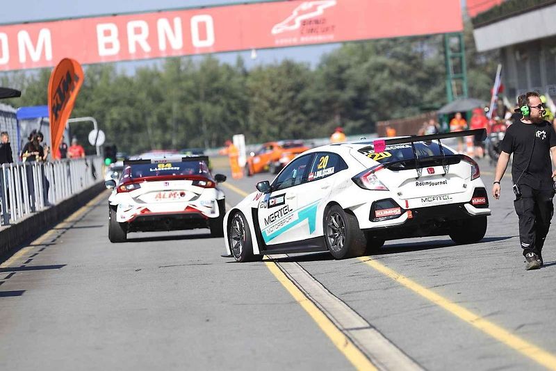Na Automotodromu Brno se o víkendu konal jeden z vrcholů sezony - Masaryk Racing Days.