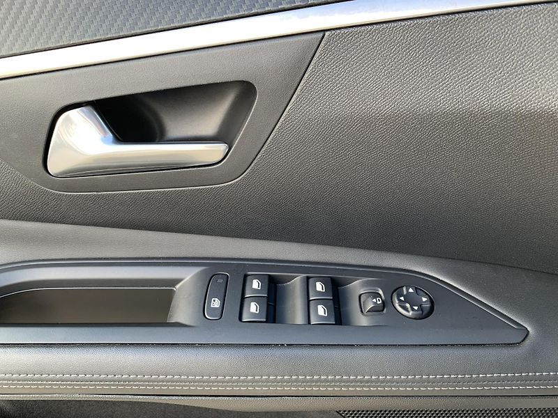 Peugeot 3008 ALLURE+ 1.2 PureTech 96kW AT - fotka 22 z 27