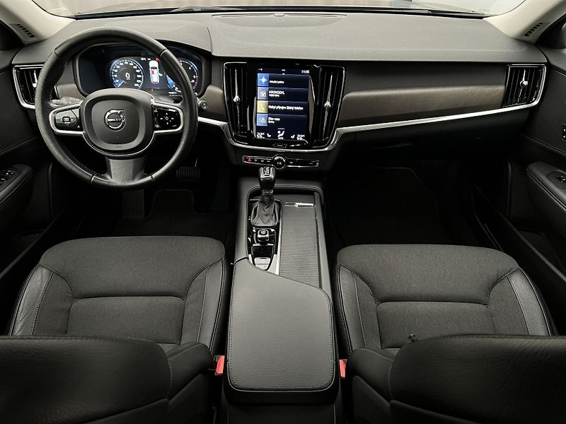 Volvo V90 CC D5 AWD AUT CZ - fotka 2 z 33