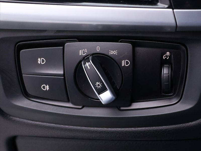 BMW X5 3,0 40d 230kW xD CZ M Paket DP - fotka 17 z 42