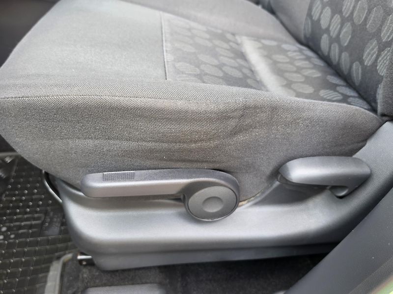 Suzuki Splash 1.2i 63kW KLIMA*REZERVACE* - fotka 14 z 46