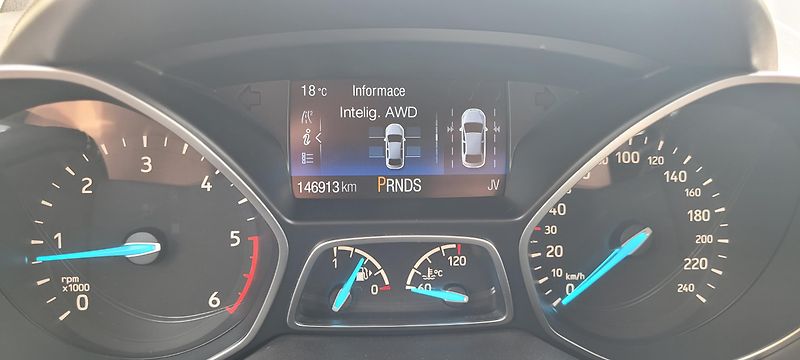 Ford Kuga (2017) 2,0TDCi 132kW DSG 4×4 Vignale  - fotka 38 z 52