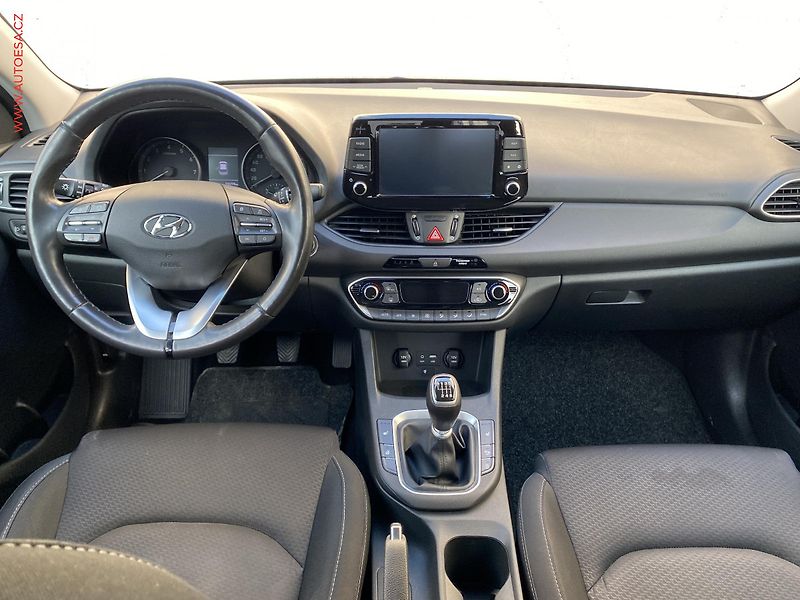 Hyundai i30 (2018) 1.0 T-GDi, Style, navi - fotka 8 z 18