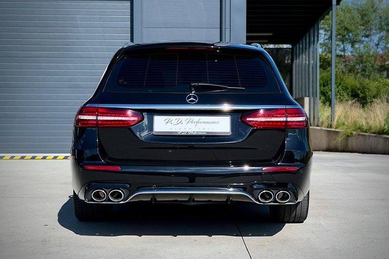 Mercedes-Benz Třídy E (2018) Mercedes-Benz E 53 AMG 4Matic+ - fotka 16 z 52