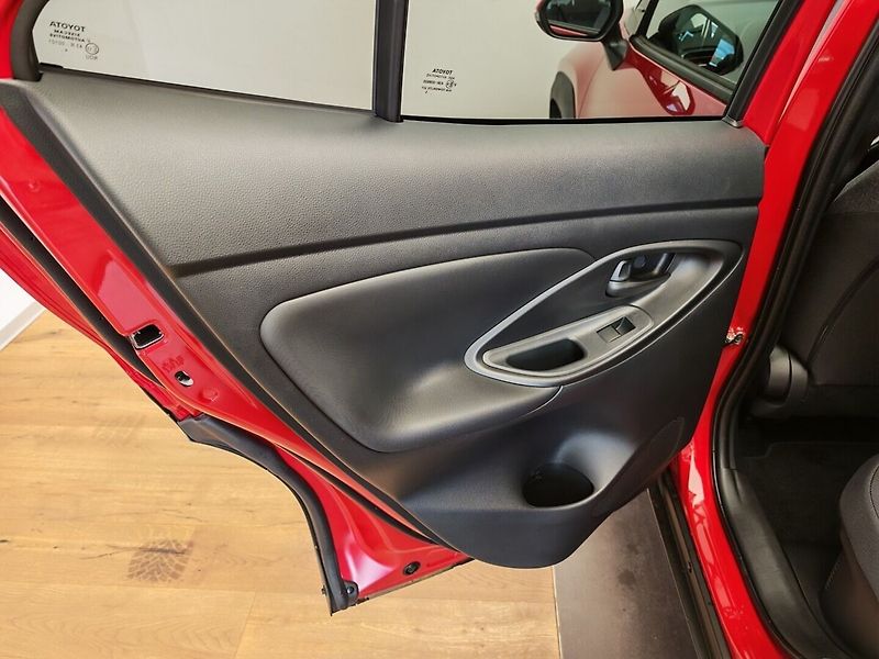Toyota Yaris Cross 1.5 Hybrid 4x4 Style - fotka 23 z 41