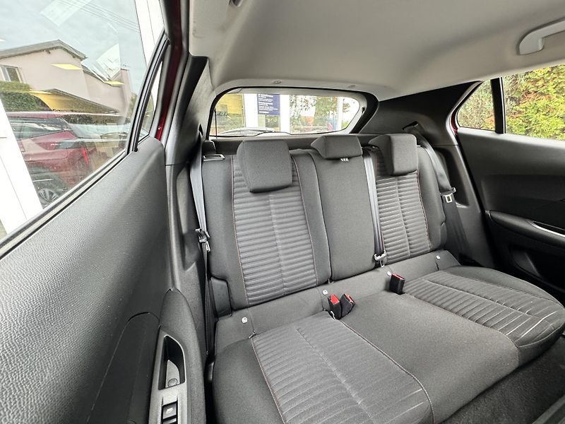 Peugeot 2008 (2020) Active 1.2 PureTech 100k MAN6 - fotka 5 z 6