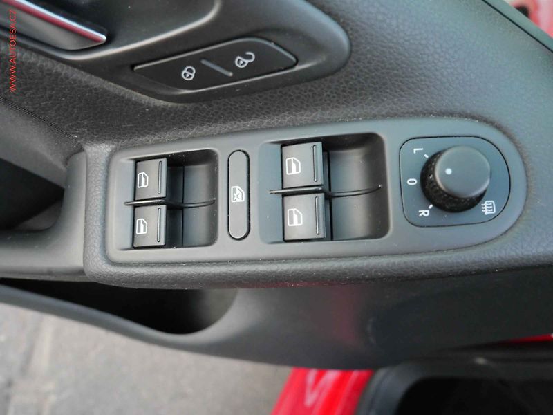 Volkswagen Golf (2012) 1.2 TSi, 2.maj,ČR - fotka 12 z 15