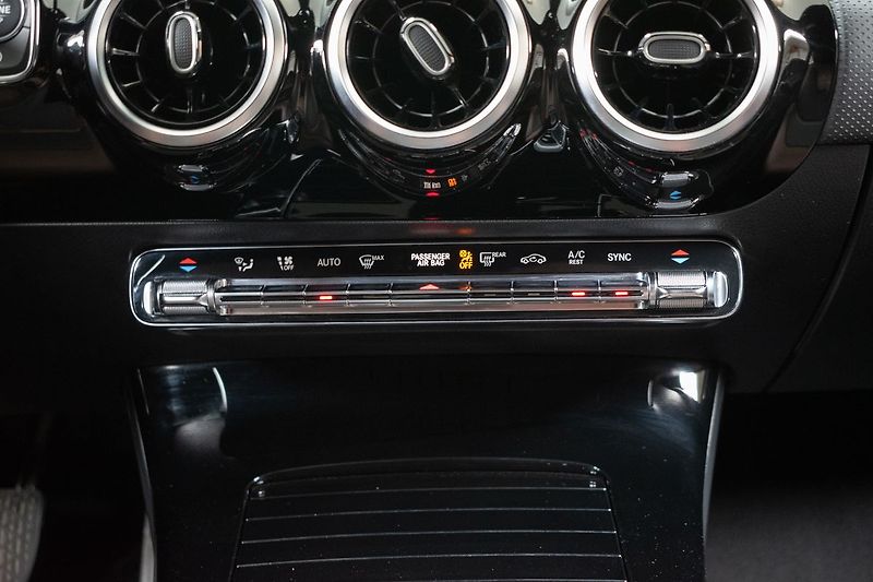 Mercedes-Benz CLA 180d PROGRESSIVE*KAMERA*ACC* - fotka 24 z 39