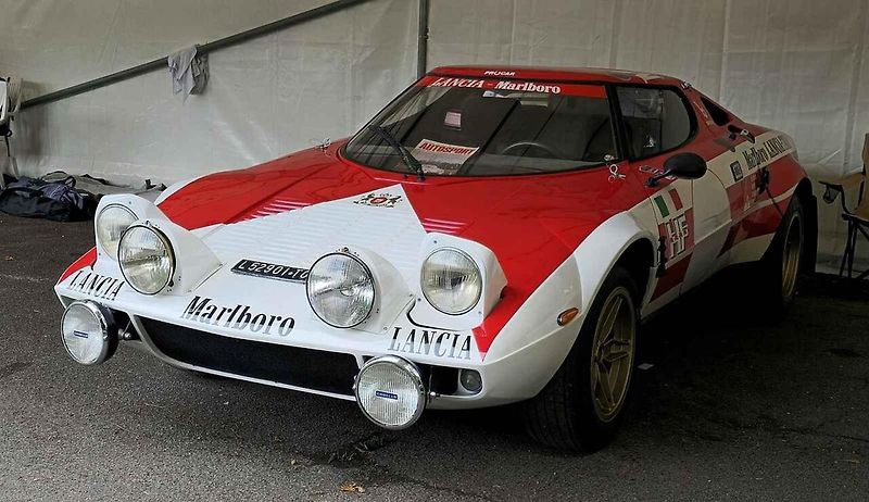 Trojice Munari, Ballestrieri a Barbasio u prototypu Lancie Stratos v Turíně v roce 1971.