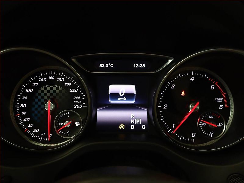 Mercedes-Benz Třídy A (2016) A 180 d, Automat, Kůže - fotka 8 z 16