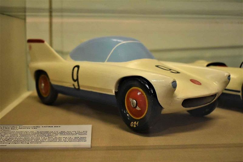 Sanitní Tatra 603A
