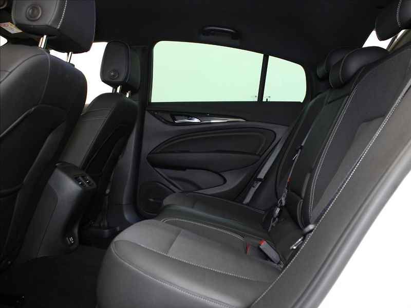 Opel Insignia 2,0 GSI 191kW 4x4 Bose Výprode - fotka 7 z 24