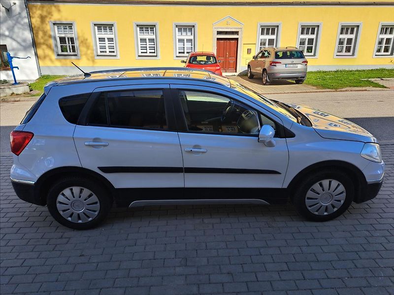 Suzuki SX4 S-Cross 1,6 DDiS - fotka 14 z 58