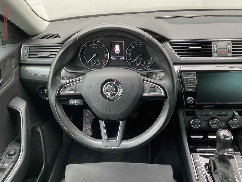 Škoda Superb (2016) 2.0 TDi, Style, DSG, bixen - fotka 11 z 19