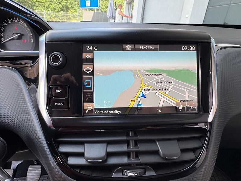 Peugeot 2008 (2016) 1.6 HDi GT-line - fotka 22 z 38
