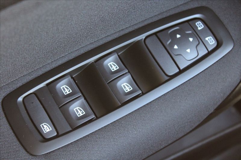 Renault Mégane 1,3 TCe  NOVÉ V ČR,1.MAJITEL - fotka 23 z 29