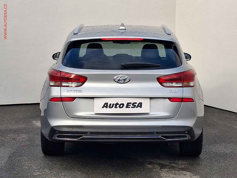 Hyundai i30 (2022) 1.5T-GDi 48V MHEV, ČR, Style - fotka 5 z 19