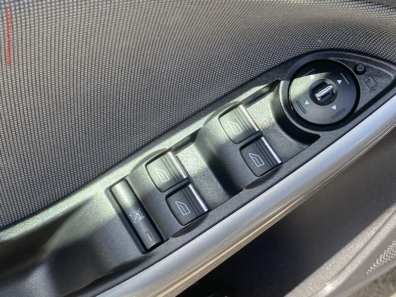 Ford Focus (2011) 1.6i, AC, temp, tažné - fotka 11 z 17