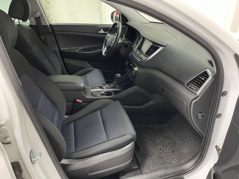 Hyundai Tucson 1.6 T-GDi 4x4 AT ČR 1.MAJ SER. - fotka 14 z 28
