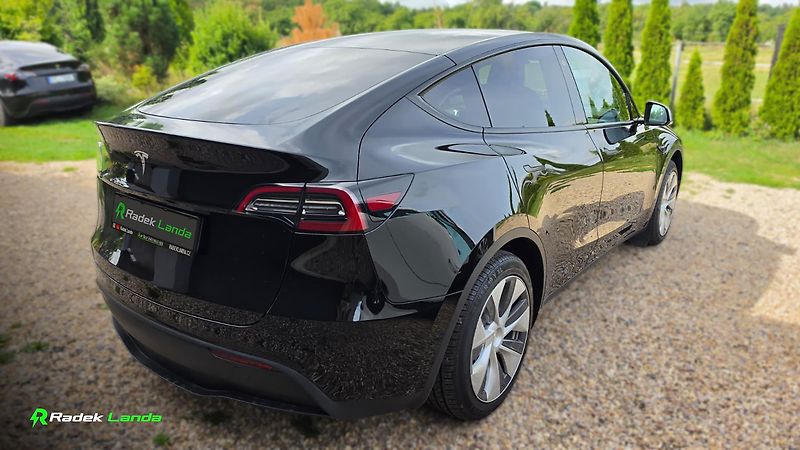 Tesla Model Y (2023) Standard Range | LFP, RWD, AMD - fotka 4 z 11