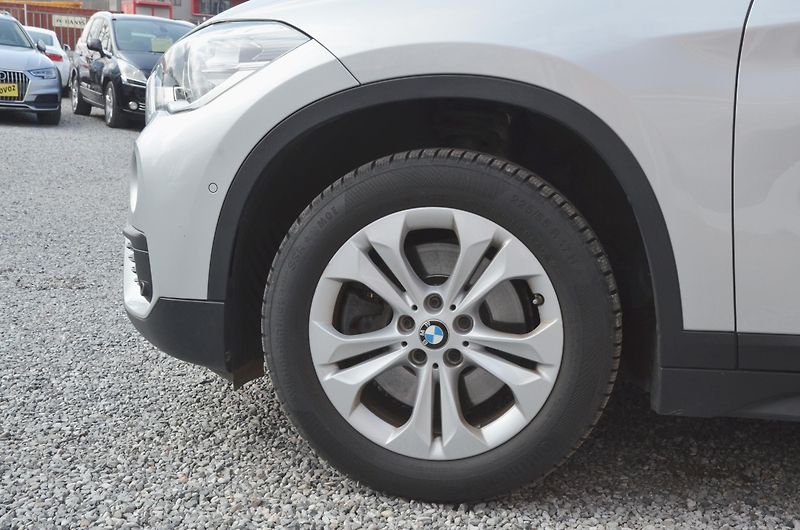 BMW X1 (2018) xDrive 20d 140kW AT /LED /NAVI - fotka 7 z 32