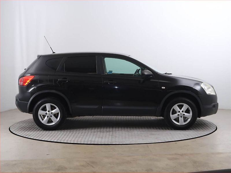 Nissan Qashqai (2009) 1.6 - fotka 6 z 14