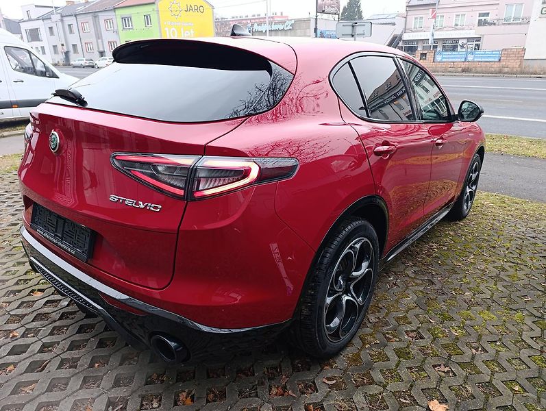 Alfa Romeo Stelvio Veloce 2,0 Turbo 280k AWD - fotka 5 z 32
