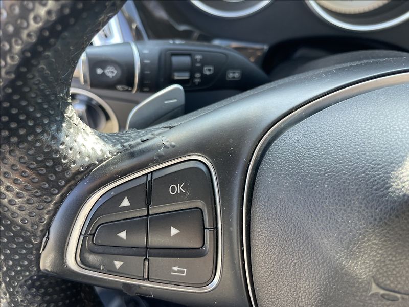 Mercedes-Benz CLS 2,2 250d 4-Matic 150kw GPS LED - fotka 17 z 35