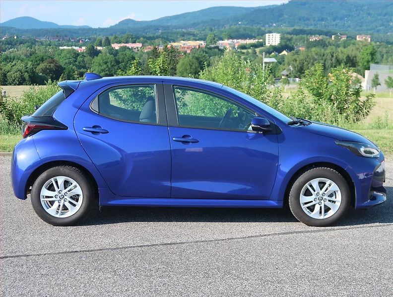 Toyota Yaris (2024) 1.5 VVT-i Hybrid - fotka 6 z 14