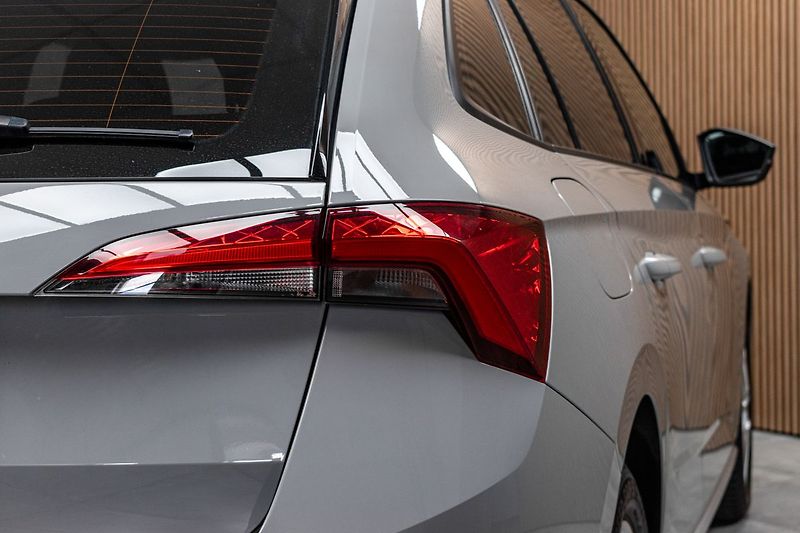 Škoda Scala 1.0 TSI 81kW *KAMERA*ACC* - fotka 34 z 38