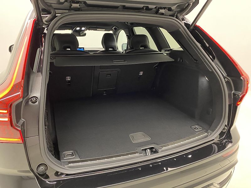 Volvo XC60 T8 AWD BLACK EDITION RECHARGE  - fotka 4 z 47
