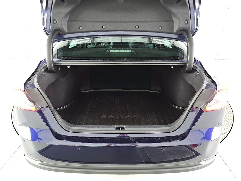 Toyota Camry (2025) 2.5 HEV 230k PRESTIGE - fotka 30 z 30