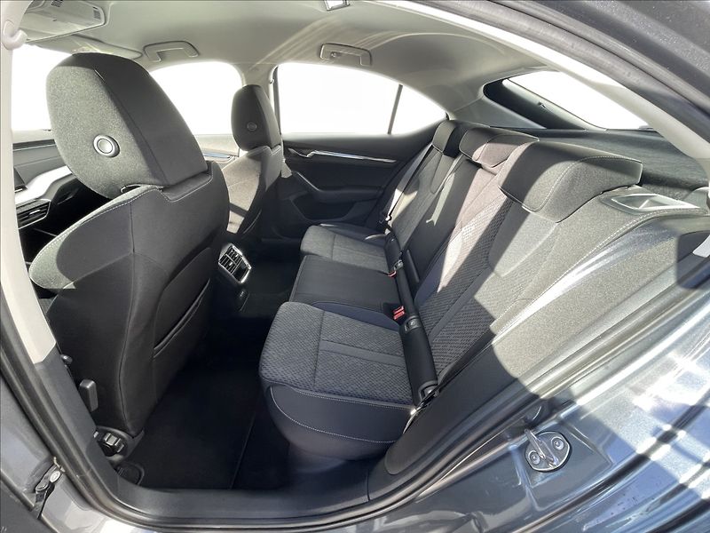 Škoda Octavia 2,0 TDI DSG Style Plus ACC - fotka 16 z 24