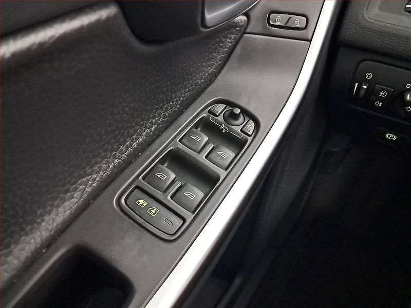 Volvo XC60 (2010) D5, 4X4, Xenony, Tempomat - fotka 18 z 18