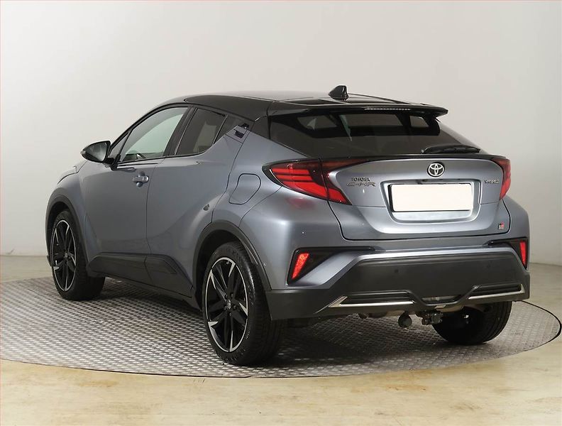 Toyota C-HR (2023) GR Sport 1.8 Hybrid - fotka 4 z 26