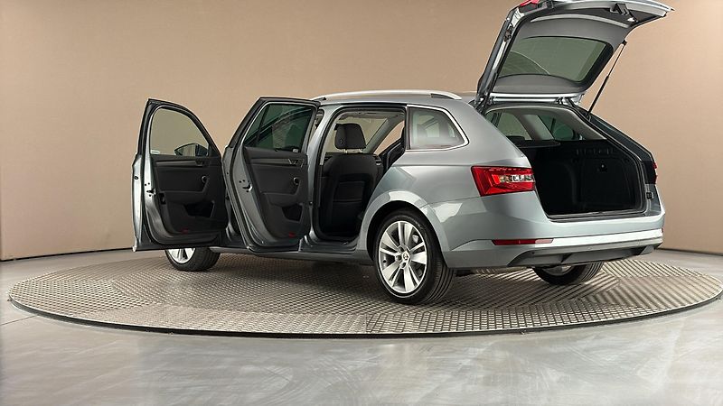Škoda Superb 2.0 TDI DSG Style Combi - fotka 7 z 28