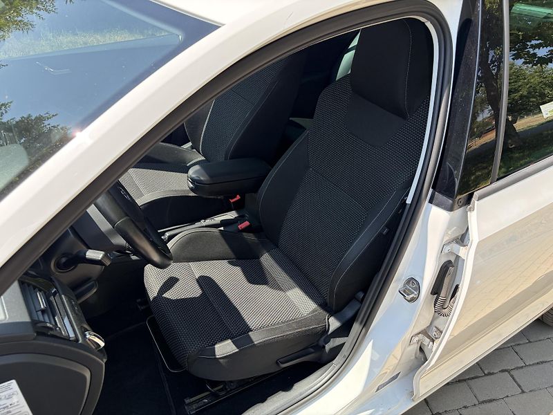 Škoda Rapid 1.2 TSI Ambition - fotka 20 z 30