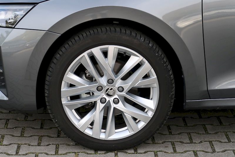 Škoda Octavia (2024) Top Selection 2.0 TDI 110 kW D - fotka 7 z 28