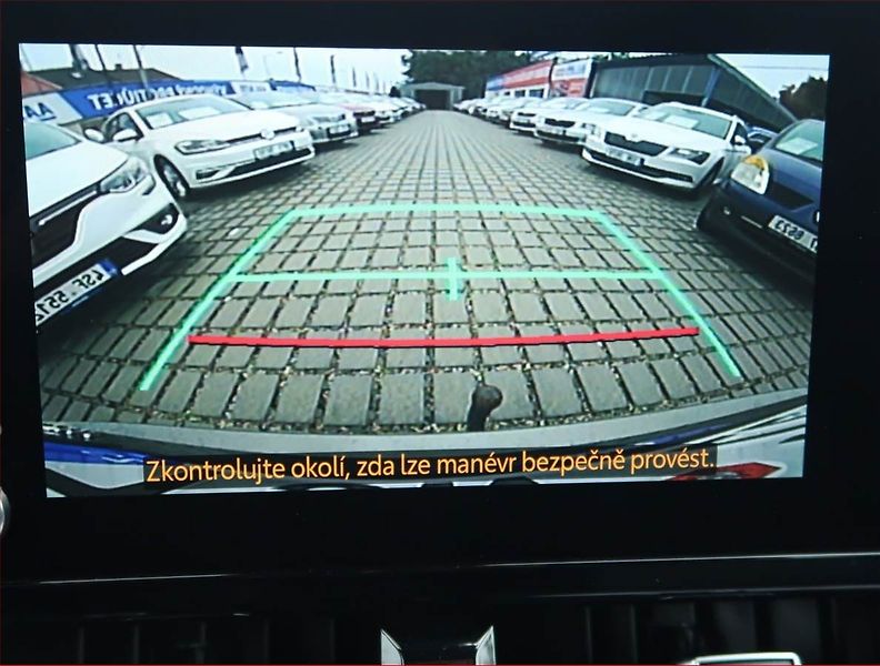 Toyota Corolla (2023) 1.8 Hybrid - fotka 19 z 20