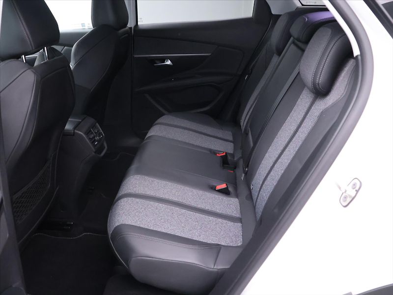 Peugeot 3008 1.2 PT 96kW Aut. Allure CZ - fotka 14 z 34