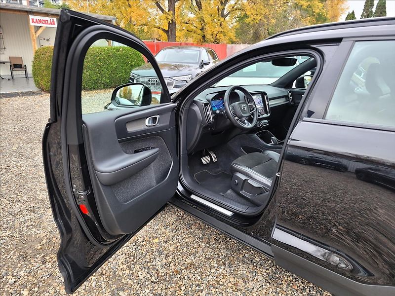 Volvo XC40 0,0 twin plus 300kw 78kWH 4x4 - fotka 7 z 49