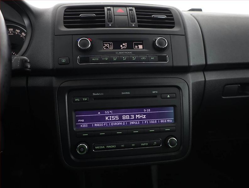 Škoda Fabia (2010) 1.2 TSI, Serv.kniha, Tempomat - fotka 8 z 13