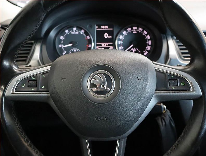 Škoda Rapid (2015) Spaceback 1.2 TSI, Tempomat - fotka 12 z 22