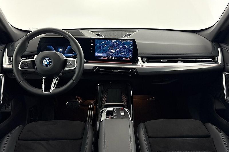 BMW iX1 eDrive20 - fotka 14 z 23