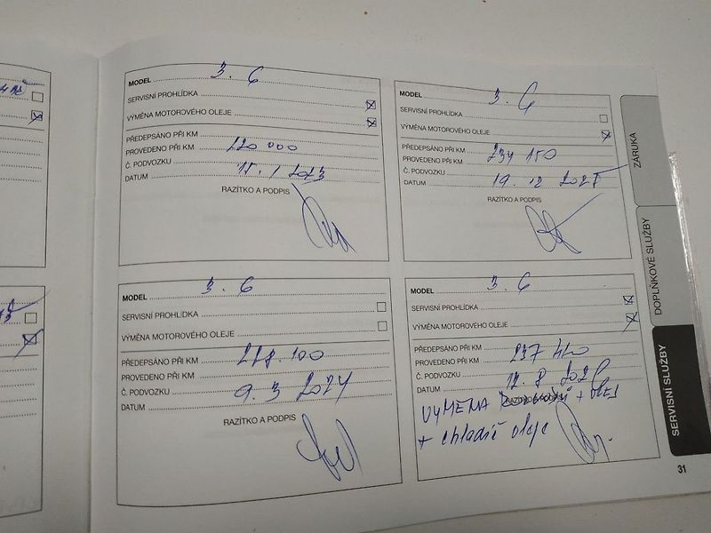 Jeep Grand Cherokee 3.6 V6 Overland, CZ, SERVIS, T - fotka 32 z 32