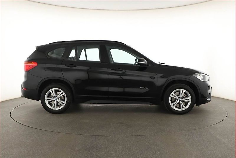 BMW X1 (2016) xDrive20i - fotka 6 z 20