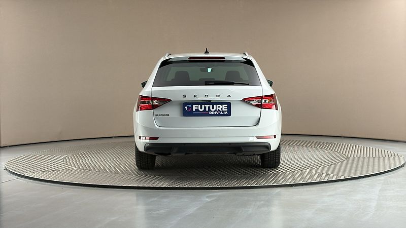 Škoda Superb 2.0 TDI DSG Style Combi - fotka 5 z 28