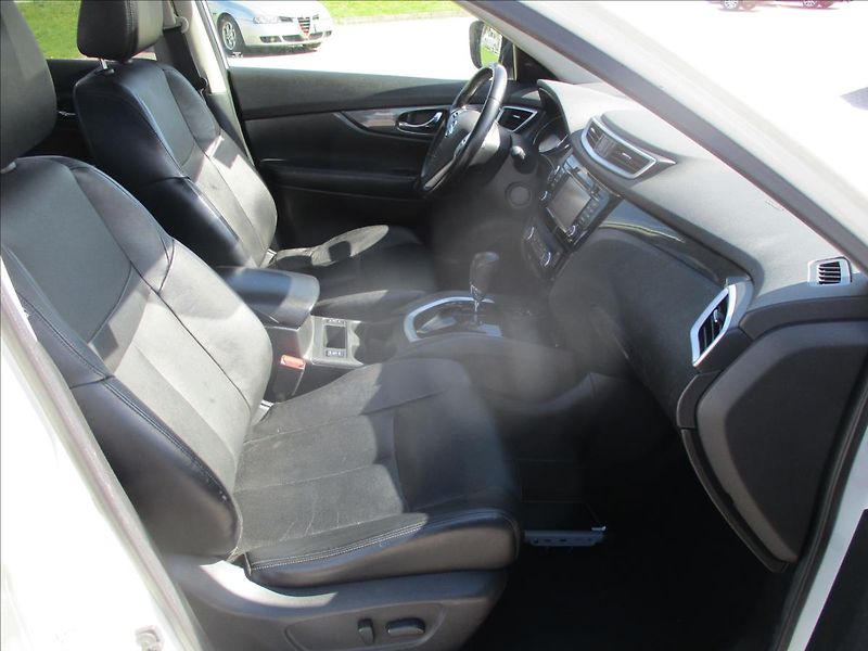 Nissan X-Trail 1,6 dCi 130 Tekna Automat Pano - fotka 14 z 30